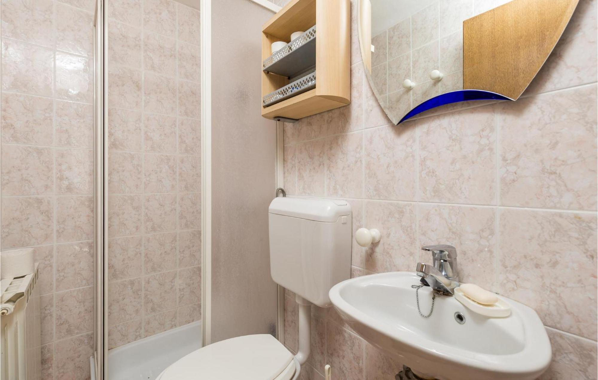 Lovely Apartment In Veli Losinj With Kitchen Kültér fotó