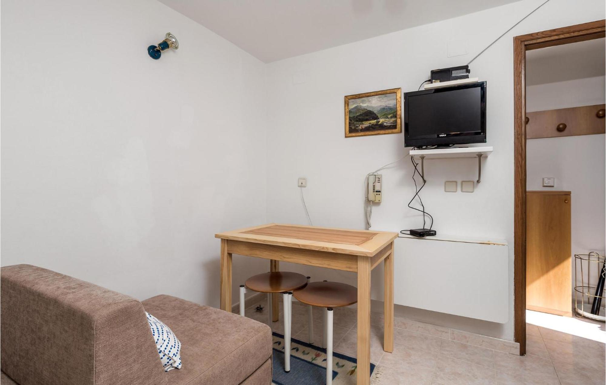 Lovely Apartment In Veli Losinj With Kitchen Kültér fotó