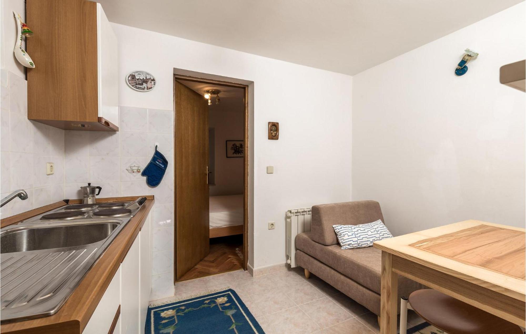 Lovely Apartment In Veli Losinj With Kitchen Kültér fotó