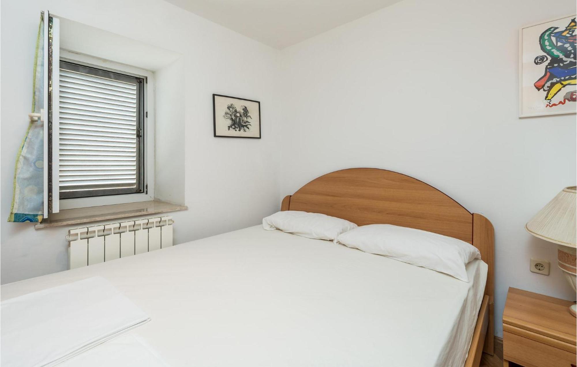Lovely Apartment In Veli Losinj With Kitchen Kültér fotó