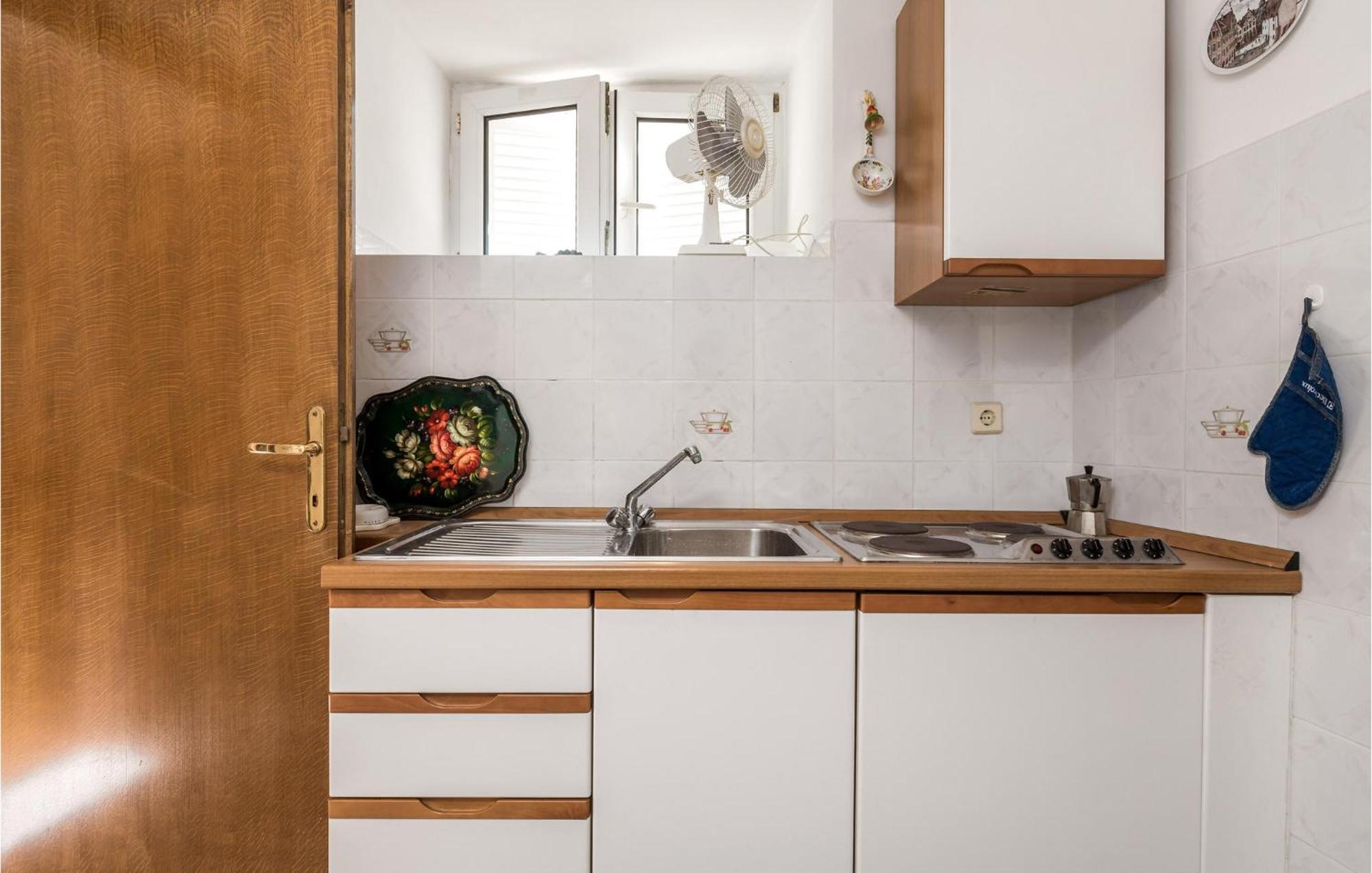 Lovely Apartment In Veli Losinj With Kitchen Kültér fotó