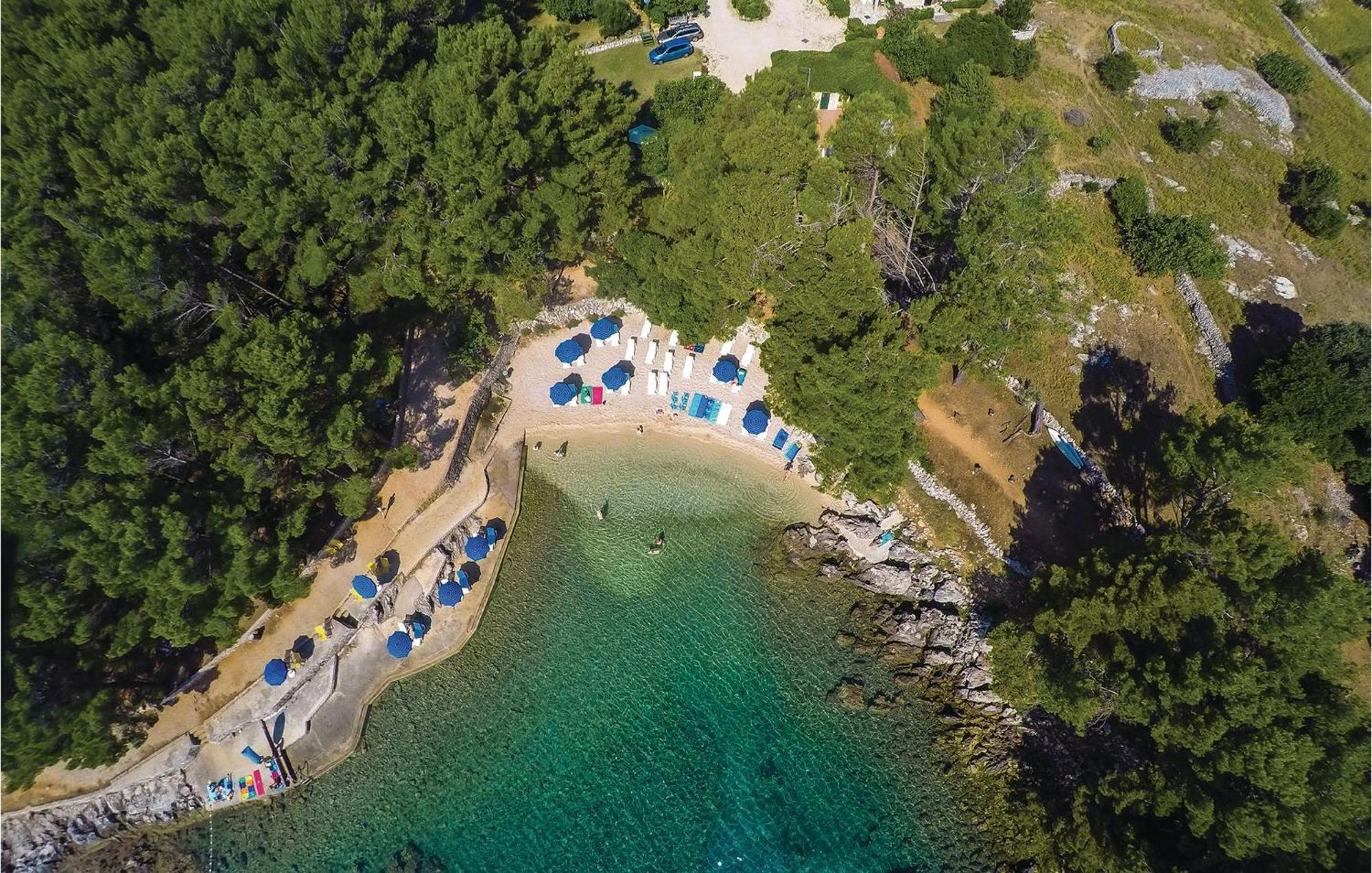Lovely Apartment In Veli Losinj With Kitchen Kültér fotó