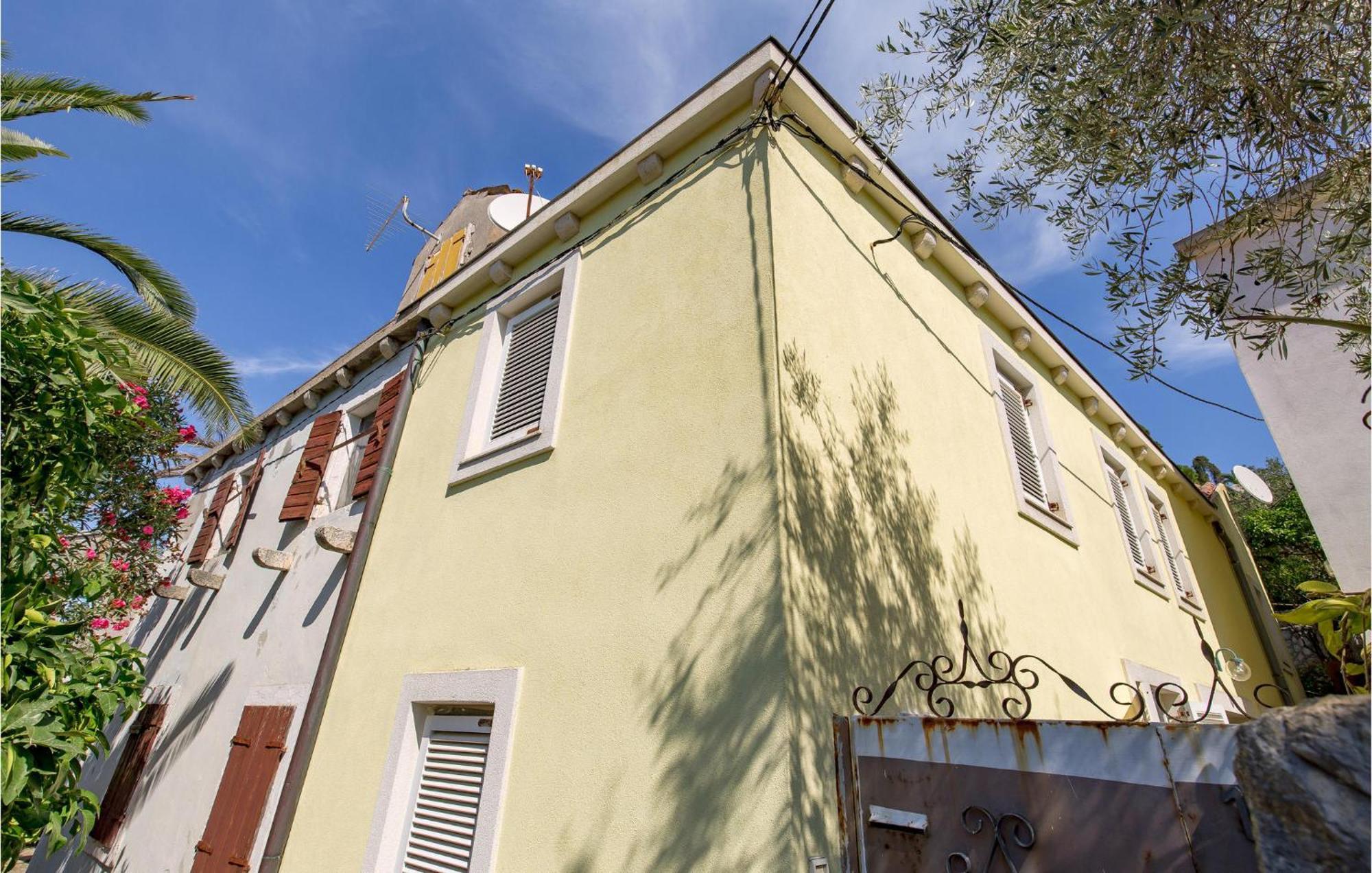 Lovely Apartment In Veli Losinj With Kitchen Kültér fotó