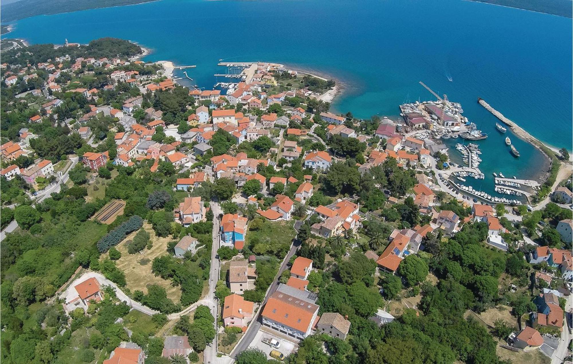 Lovely Apartment In Veli Losinj With Kitchen Kültér fotó