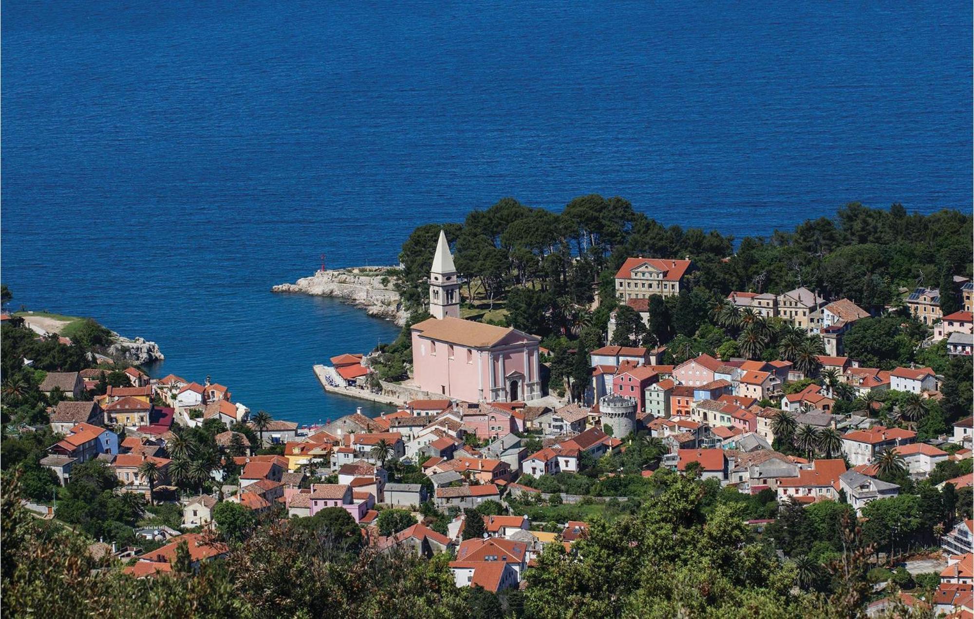 Lovely Apartment In Veli Losinj With Kitchen Kültér fotó